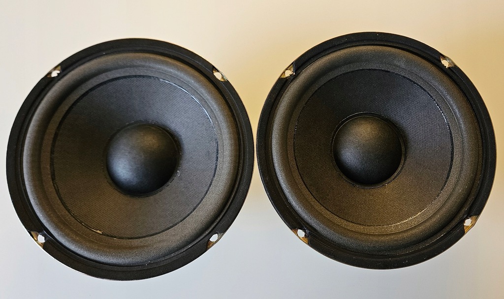 2 głośniki od Subwooferów Altec Lansing acs160