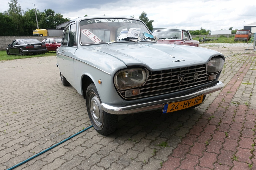 Peugeot 204, Fajna Baza, Książka serwisowa, Zobacz