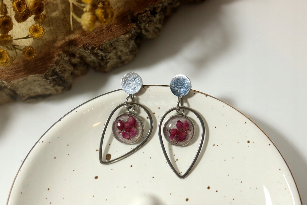 Kolczyki drobne wrzosy w łzach żywica stal kwiaty