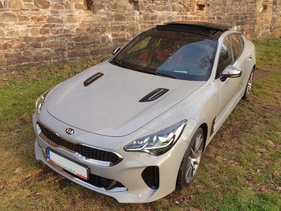 KIA STINGER (CK) 3.3 T-GDi 4WD 370 KM