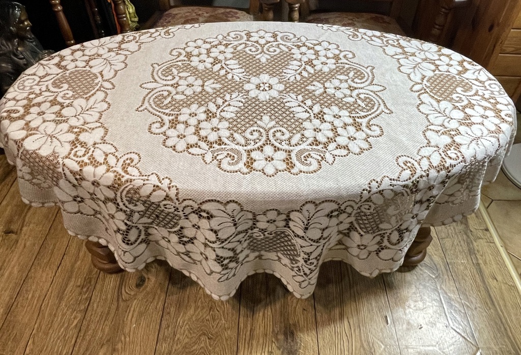 Owalny obrus vintage 155х145 cm