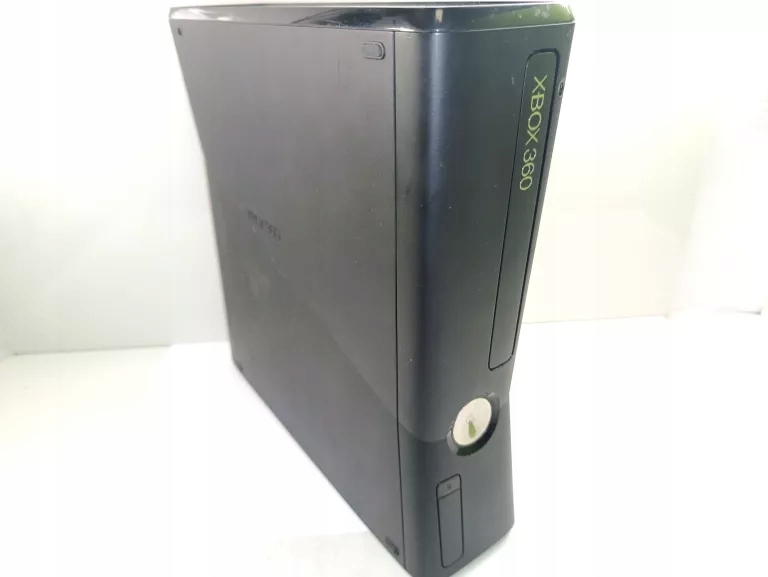 KONSOLA XBOX 360 S CZARNY + PAD + GRY