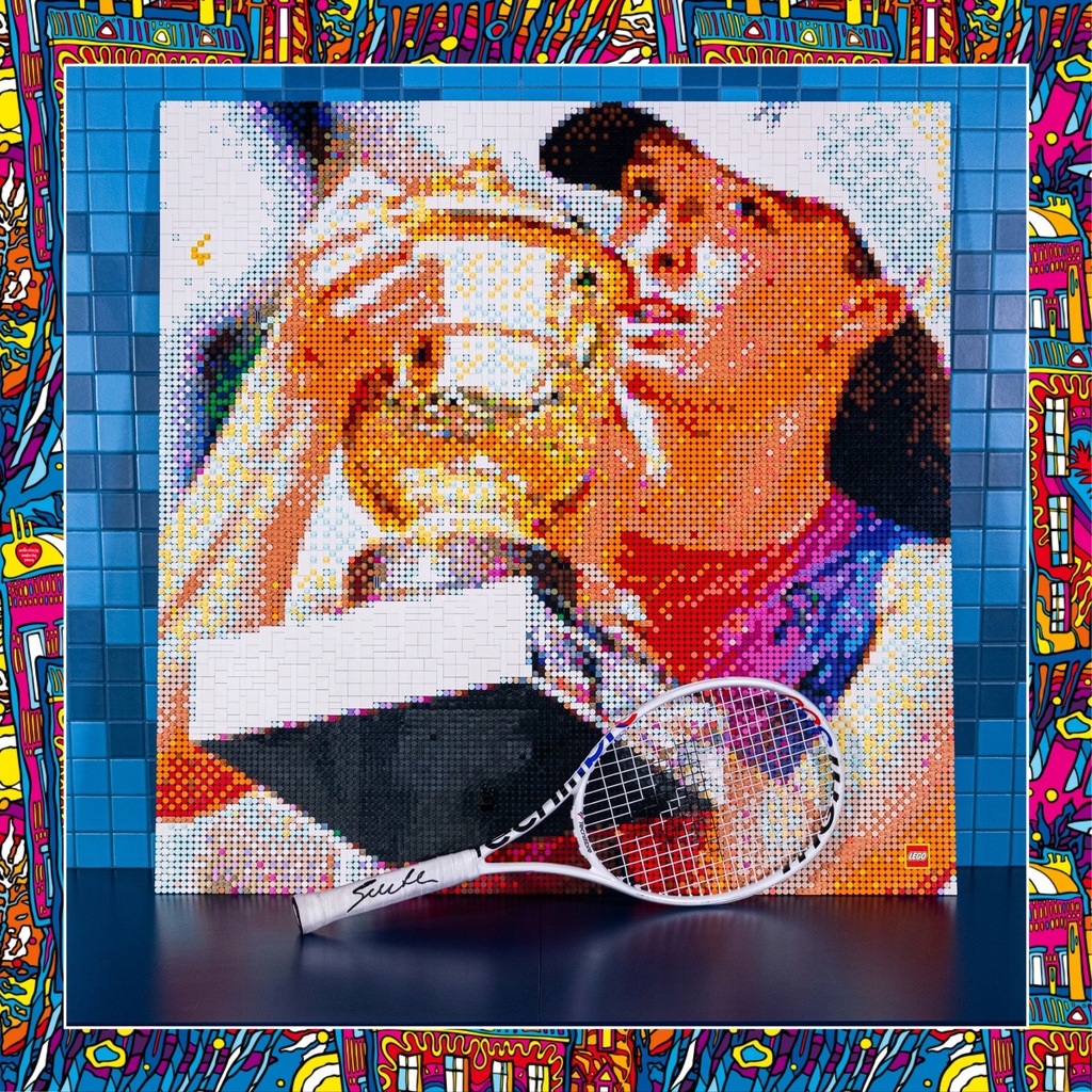 Rakieta Igi Świątek i obraz z klocków LEGO