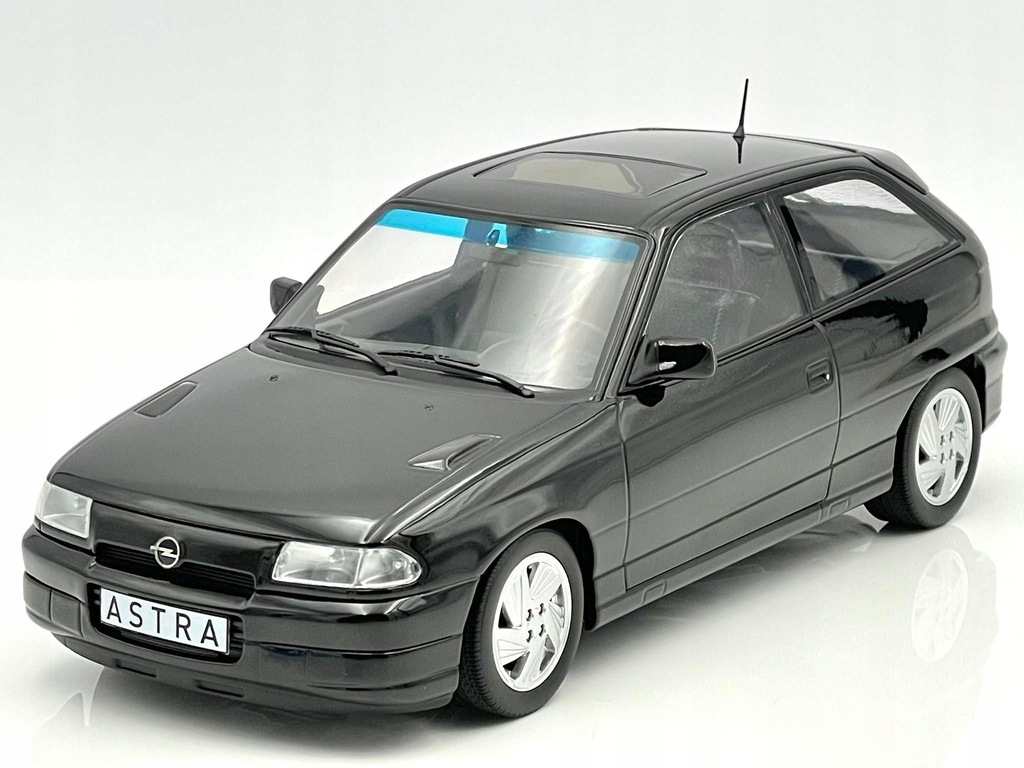 Opel Astra F GSi - 1992 black metallic Norev 1:18