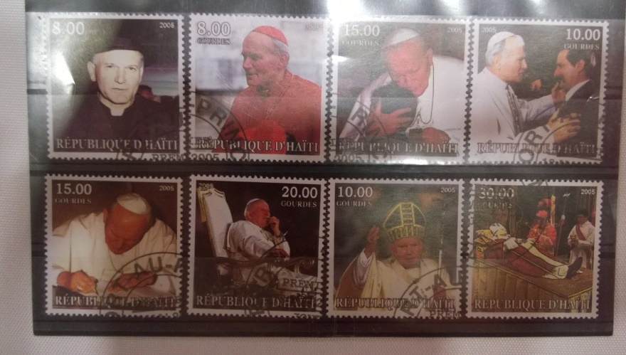 Zestaw znaczków z papieżem Janem Pawłem II