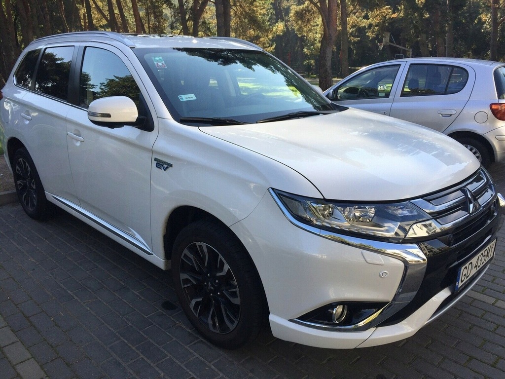 Купить Mitsubishi Outlander 2.0 4WD подключаемый гибрид: отзывы, фото, характеристики в интерне-магазине Aredi.ru