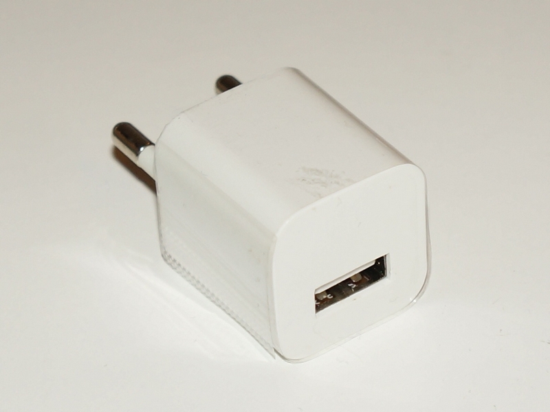 Nowa ładowarka sieciowa USB - 1A (biała)