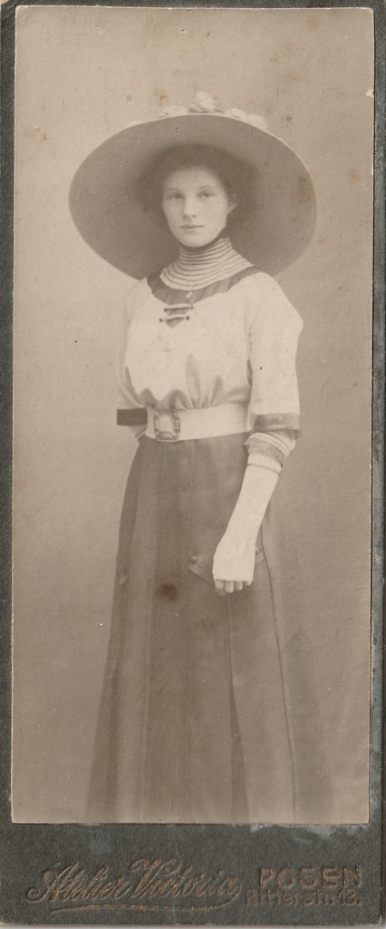 Dziewczyna w kapeluszu - Poznań - ok. 1910