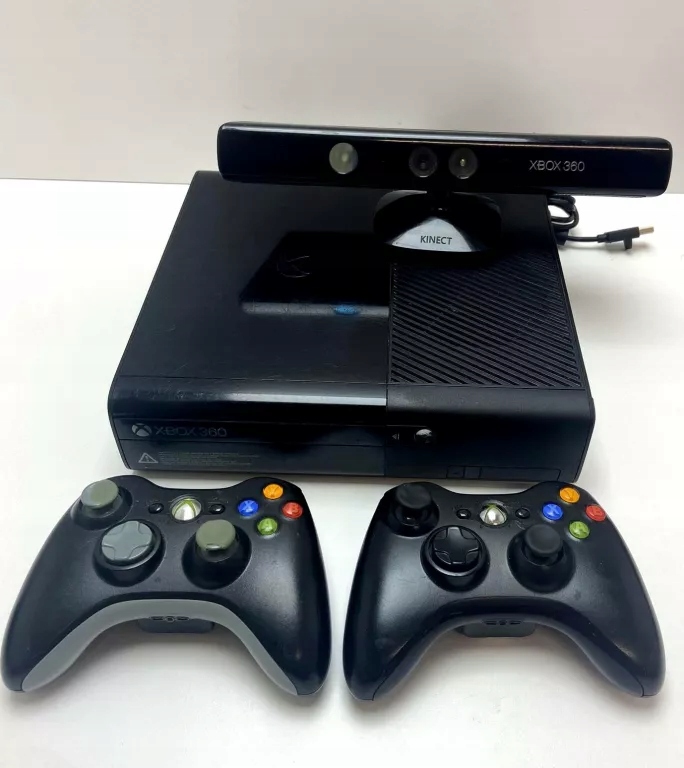 KONSOLA XBOX 360 250GB 2 PADY KINECT