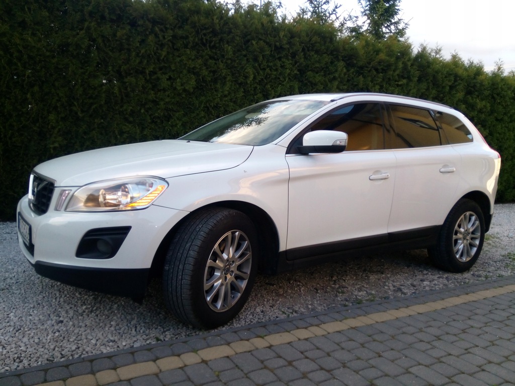 Купить VOLVO XC60 3.0 T 304 л.с.: отзывы, фото, характеристики в интерне-магазине Aredi.ru