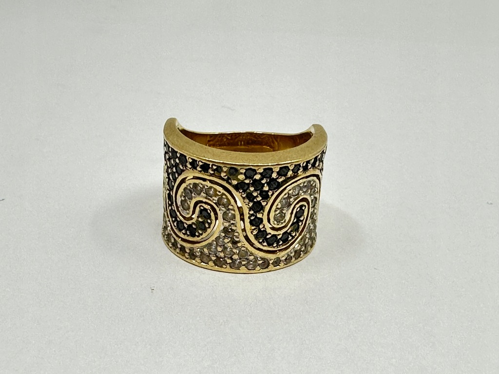 Złoty pierścionek z biało czarnymi cyrkoniami próba 585