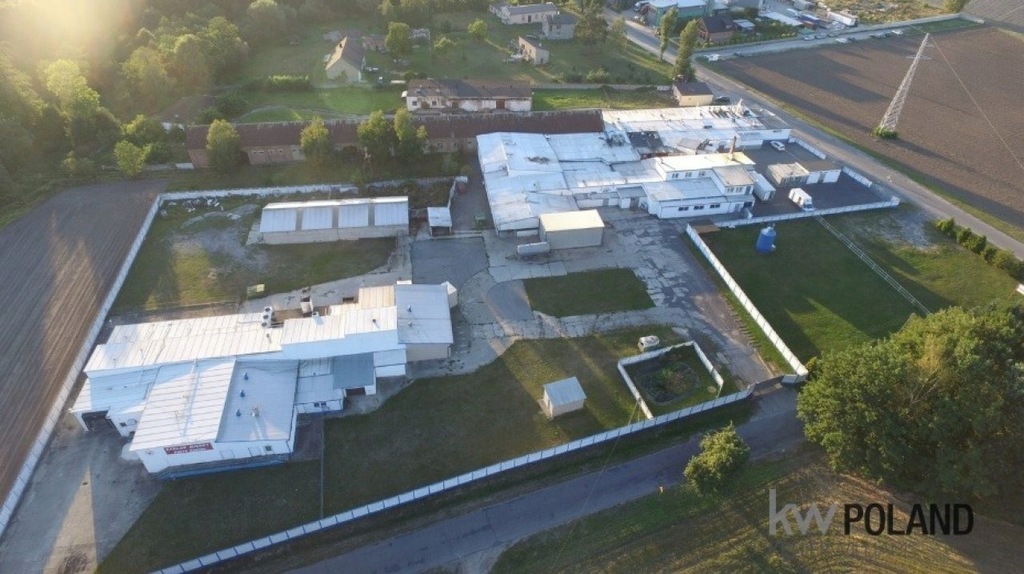 Fabryka, Łęka Opatowska (gm.), 1010 m²