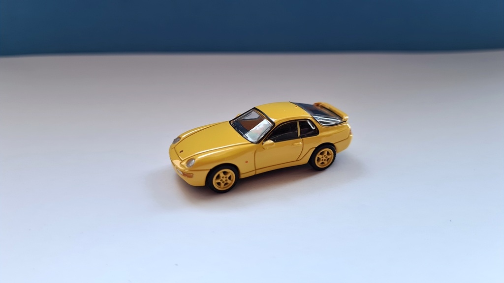 PCX870012 Porsche 968 żółte 1:87