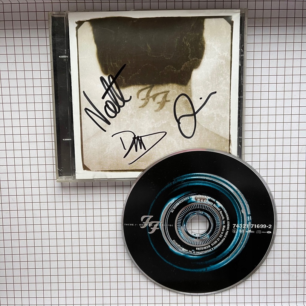 Foo Fighters: CD 'There Is Nothing' z autografami!