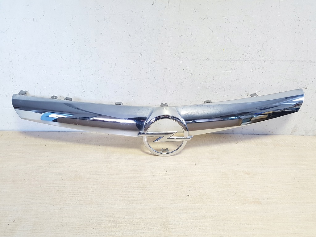 OPEL ASTRA 4 J atrapa grill listwa chrom 13264451