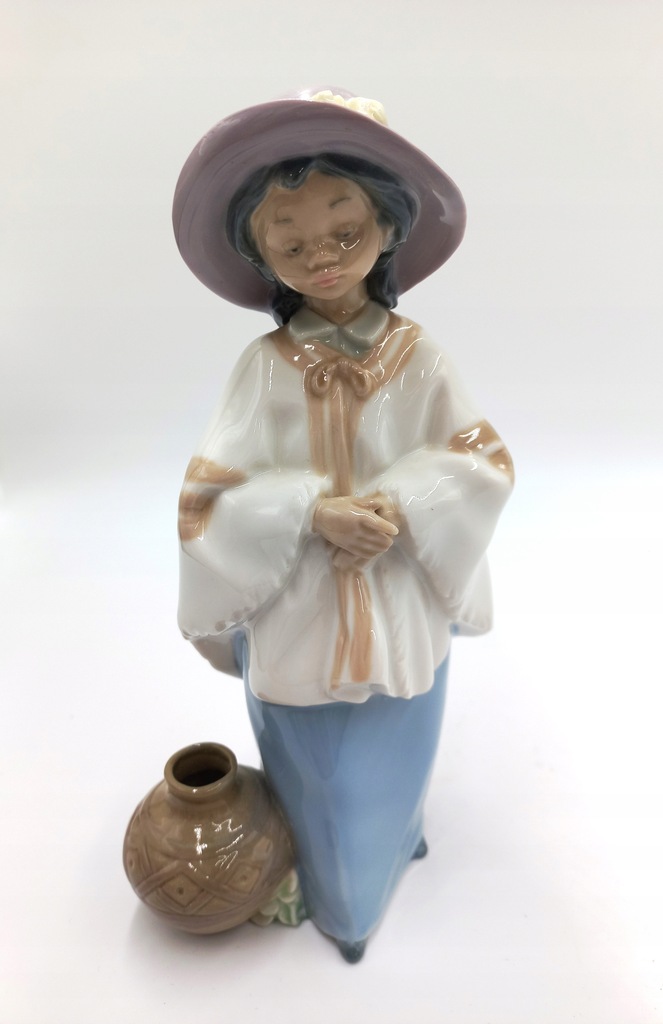 FIGURKA PORCELANA KOBIETA W KAPELUSZU DZBAN NAO LLADRO DAISA 1981 20.5 cm