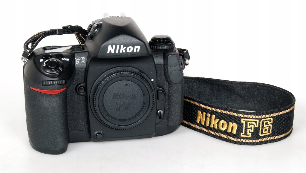 Aparat Nikon F6 + grip.