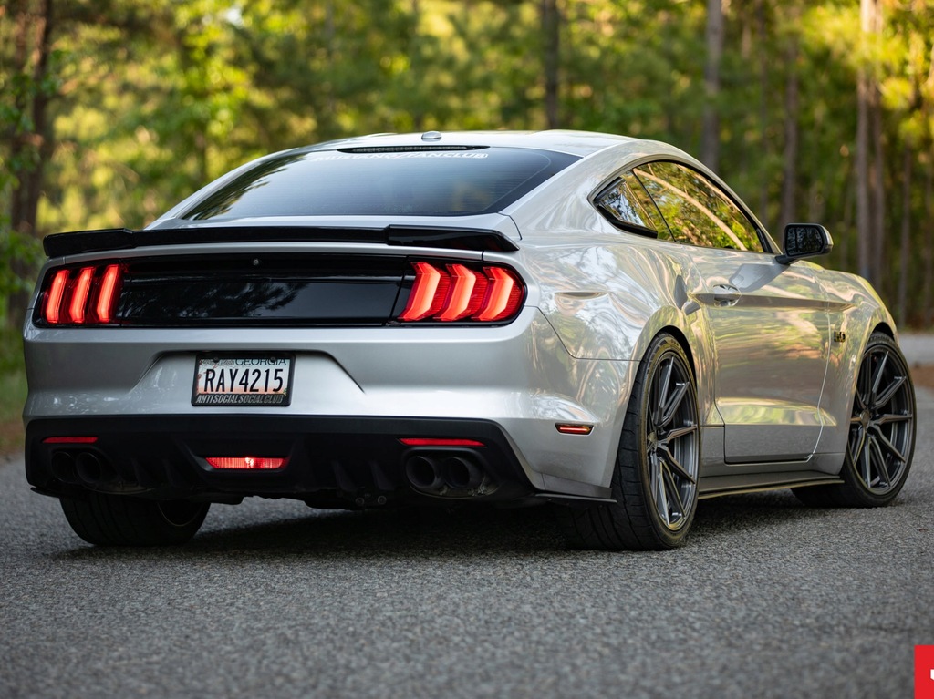 Ford Mustang vi r19