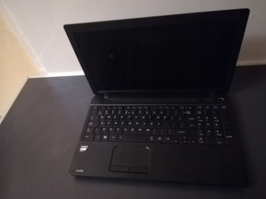 Toshiba c50d a133 2GB 500GB win7 ultimate