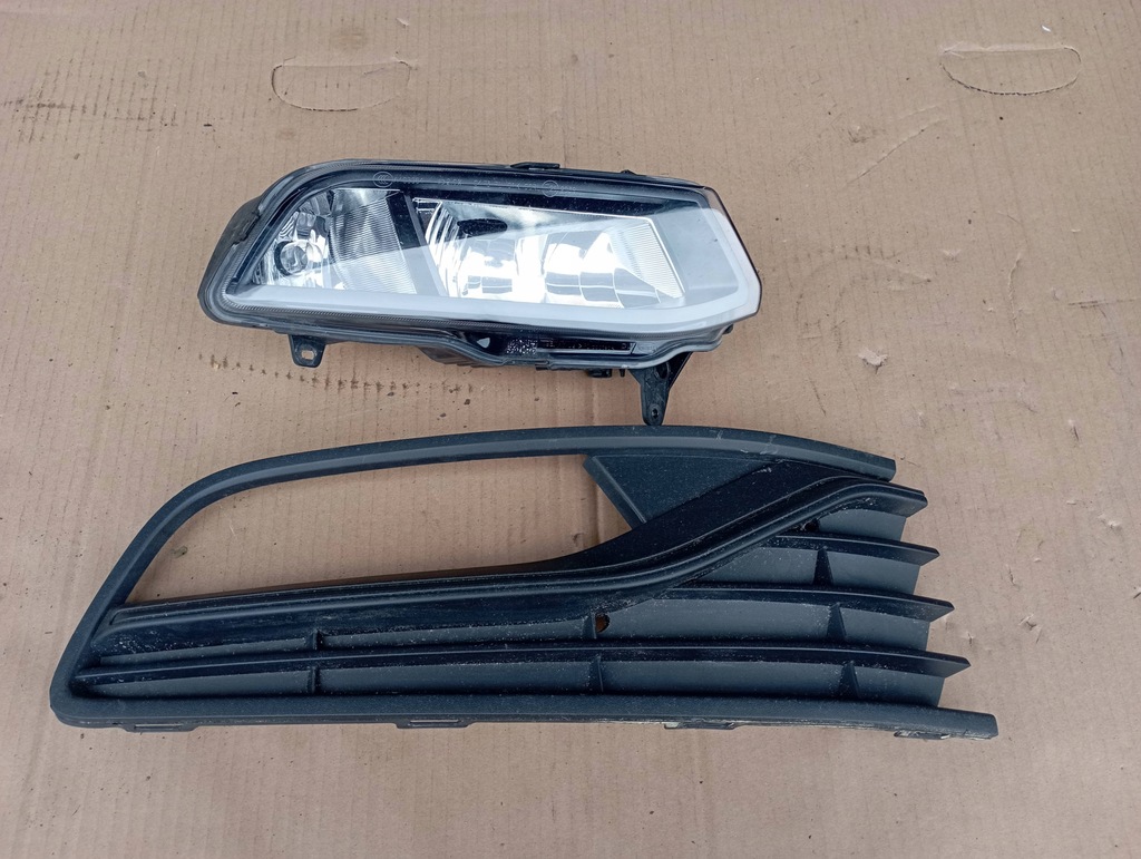 VW POLO 6C KRATKA HALOGEN PRAWY PRZÓD PRZEDNI 6C0941662J 6C0853666J