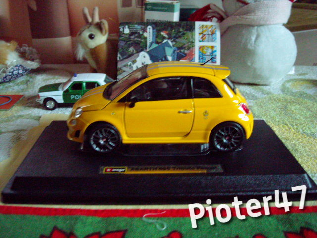 Bburago ABARTH 695 Tributo Ferrari