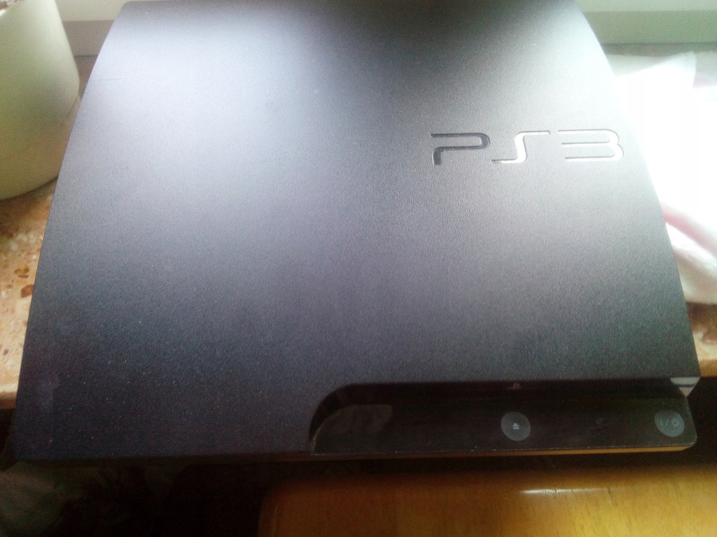 PS 3 320 GB +2 pady +2 gry