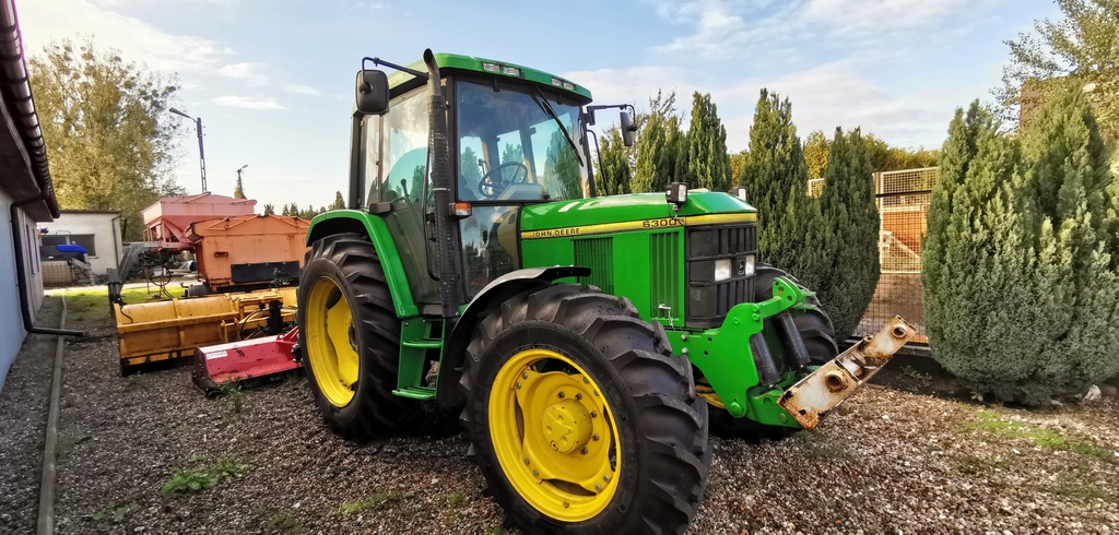 Ciągnik John Deere 6300 posypywarka pług sniegu