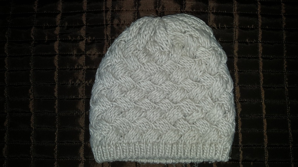 Ciepła zimowa czapka Reserved
