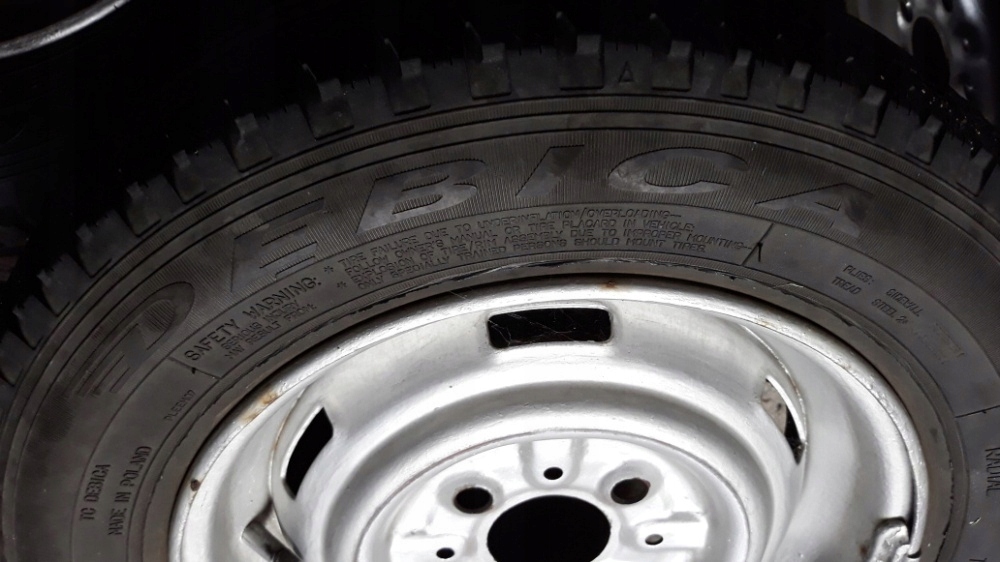 Opony zimowe felgi FIAT 126p 135/80 R12 Dębica