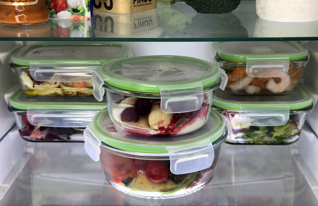  Набор стеклянных прямоугольных контейнеров для пищевых продуктов .