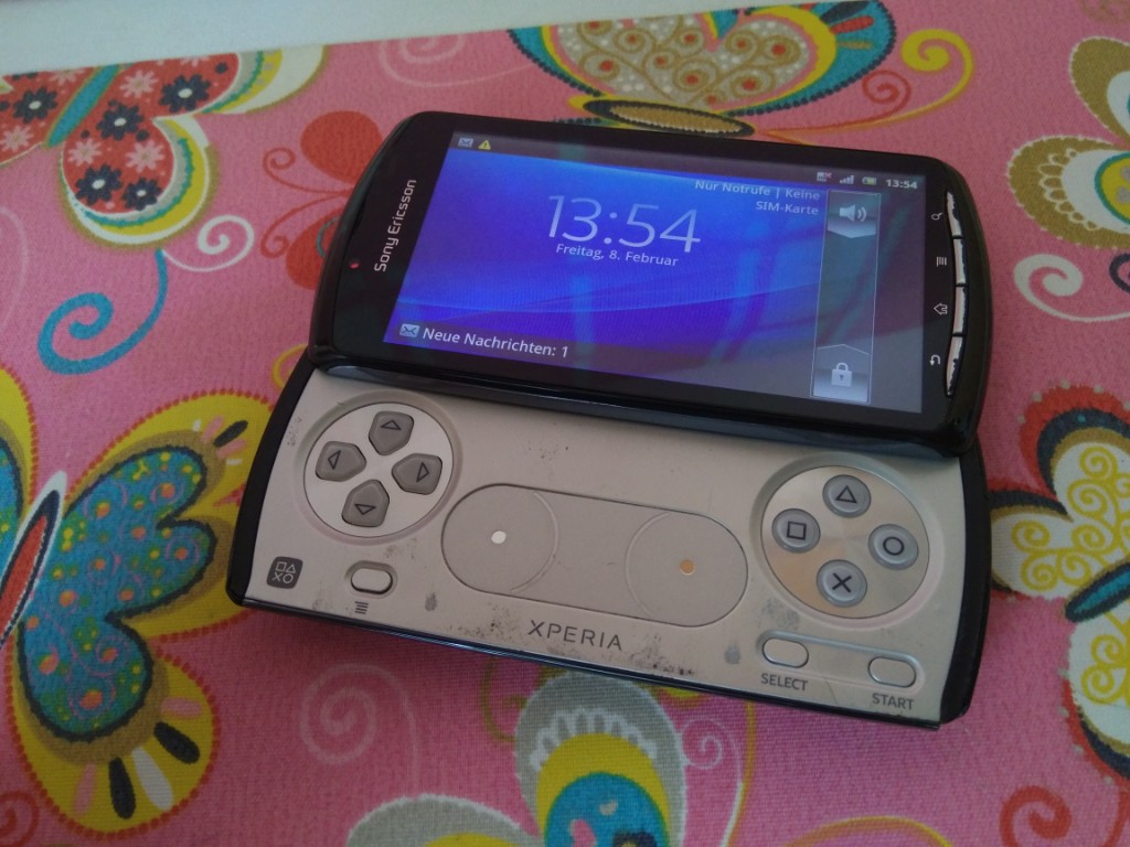 Sony Ericsoon Xperia Play Z1 Zeus R800i Konsola