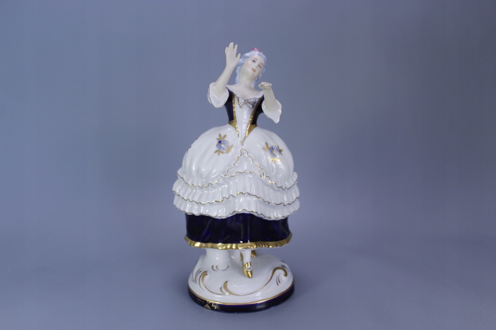 Figurka Dama - Royal Dux Czechosłowacja