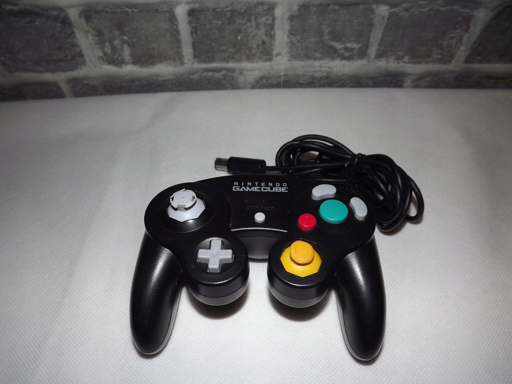 Oryginalny pad Nintendo do GameCube