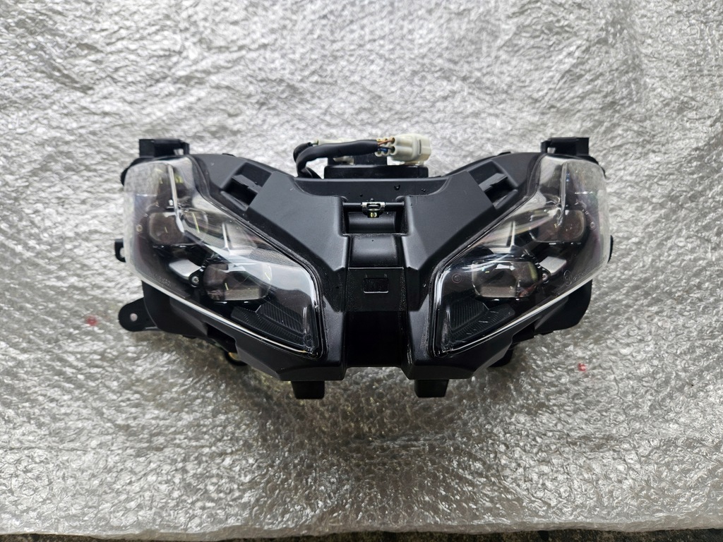 Yamaha T-MAX 560 lampa reflektor przód przedni