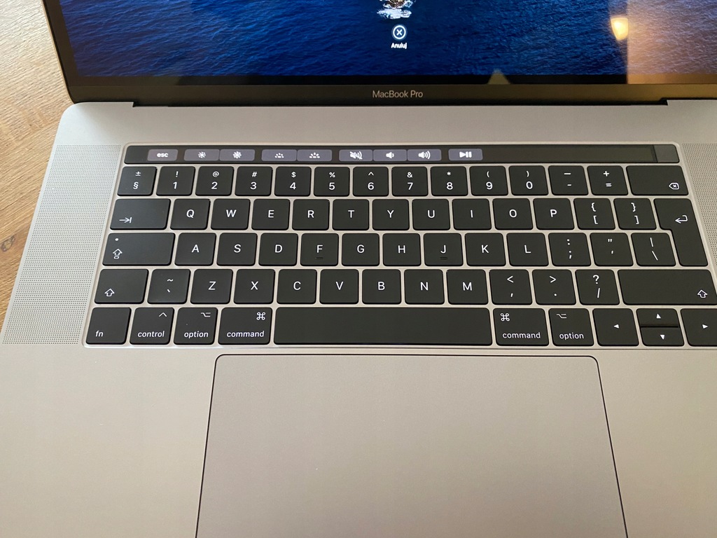 Купить Apple MacBook Pro 15 A1707 i7 16g Touch Bar Retina: отзывы, фото, характеристики в интерне-магазине Aredi.ru