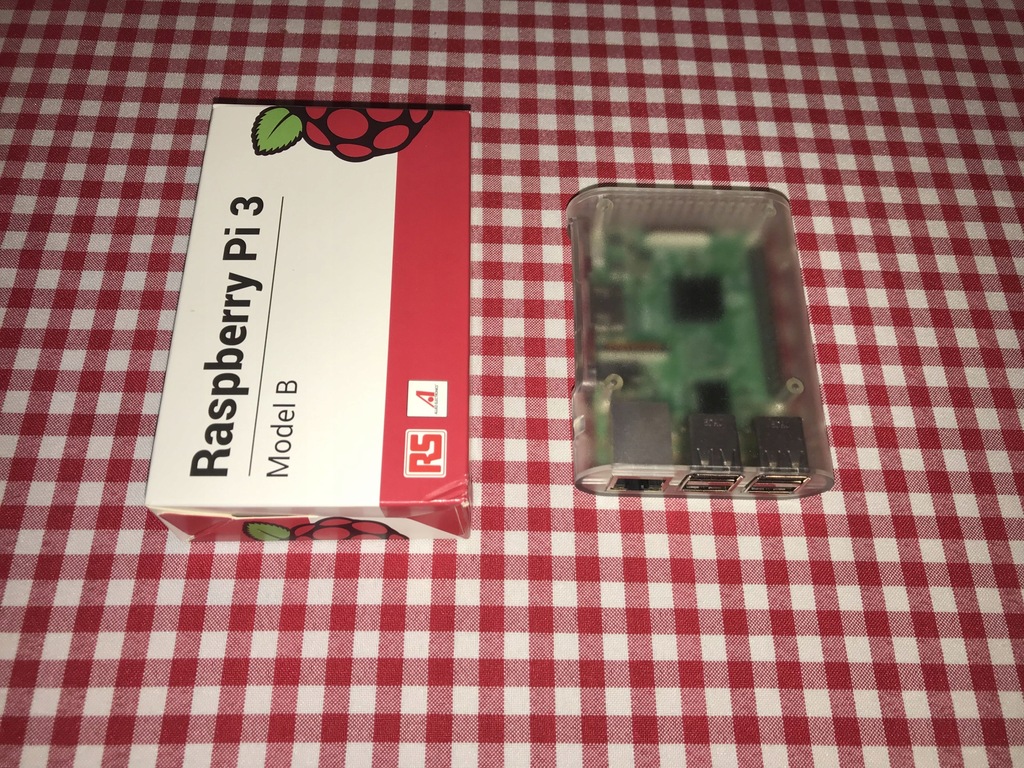 Raspberry Pi 3 model B- obudowa +karta +ładowarka