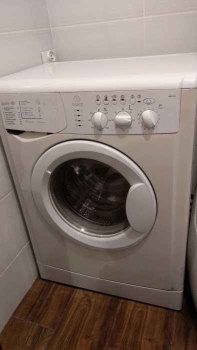 Pralka Indesit 40cm 1000 obrotów WISL 105 PL