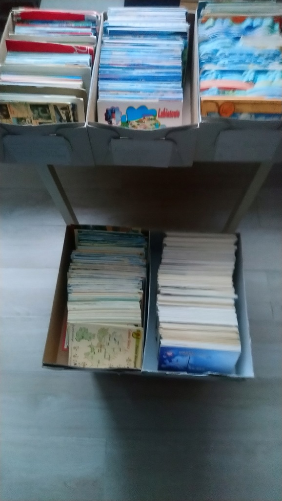 Kolekcja pocztówek z mapkami