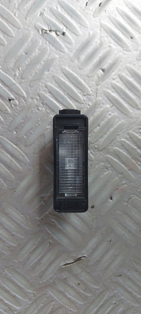 Podświetlenie tablicy rejestracyjnej TWINGO III