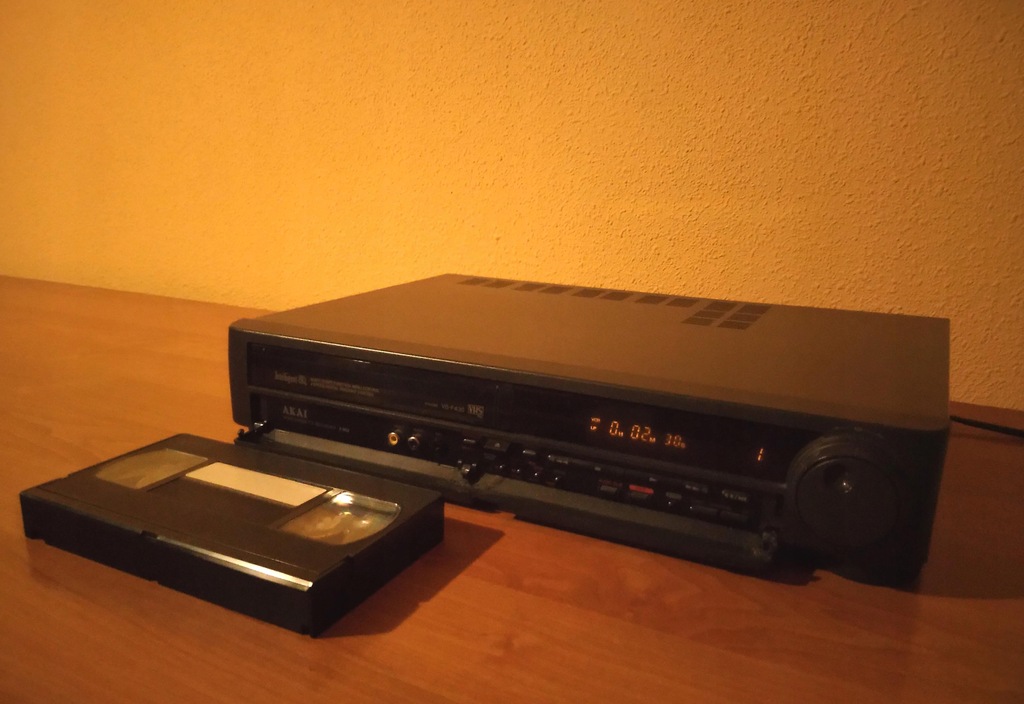 Купить Видеорегистратор AKAI VS-F430 EDG VHS: отзывы, фото, характеристики в интерне-магазине Aredi.ru