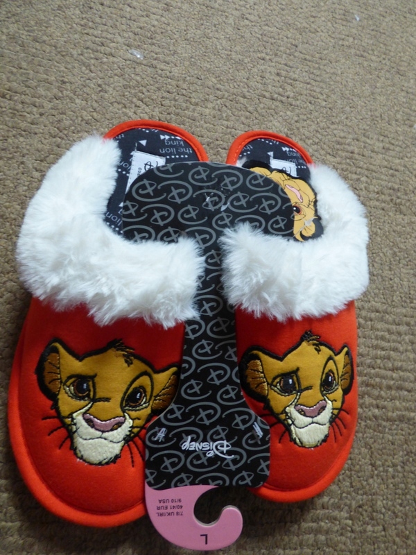 DISNEY KAPCIE FUTERKO KROL LEW 40/41