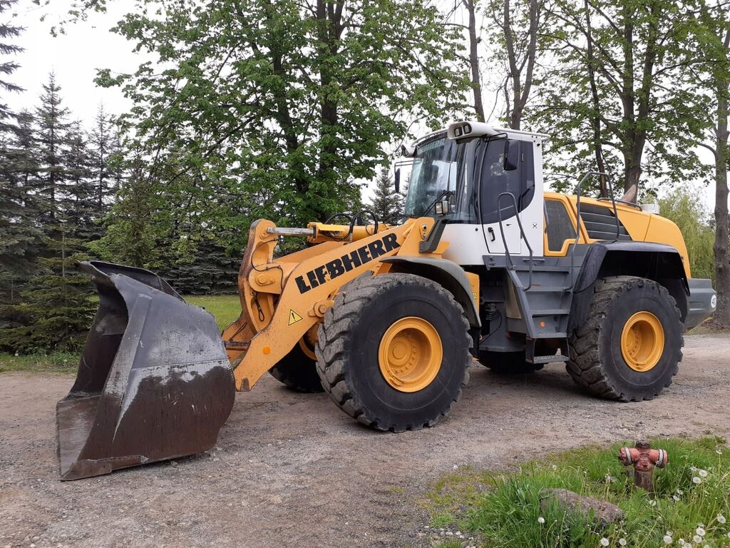 ŁADOWARKA KOŁOWA LIEBHERR 576 2010r łamana