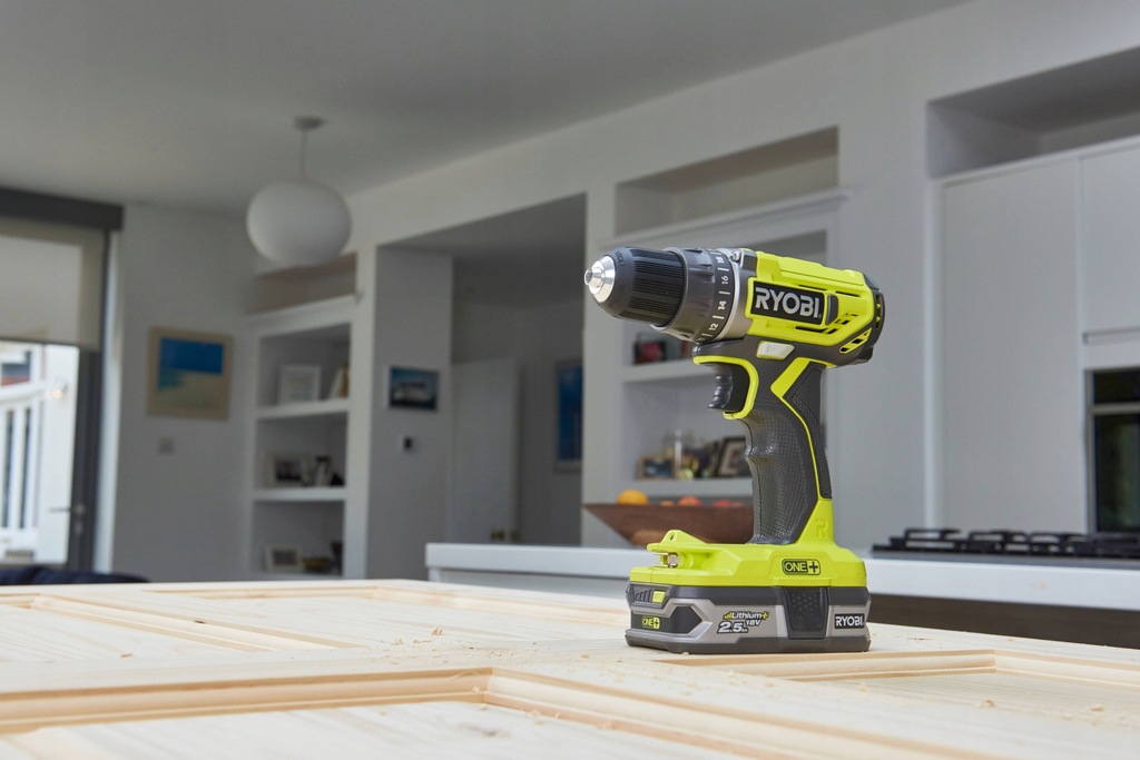 Купить RYOBI R18DD2-220S Дрель/Шуруповерт 18В 2х2Ач: отзывы, фото, характеристики в интерне-магазине Aredi.ru