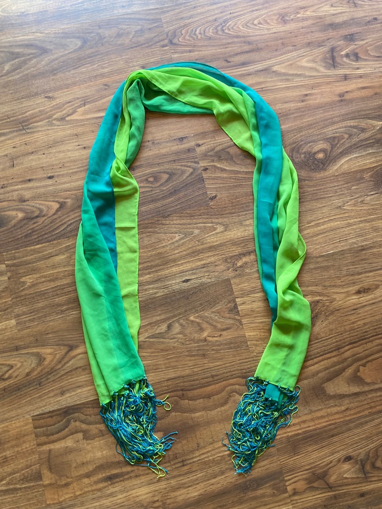 Zielona apaszka szalik z frędzlami neon