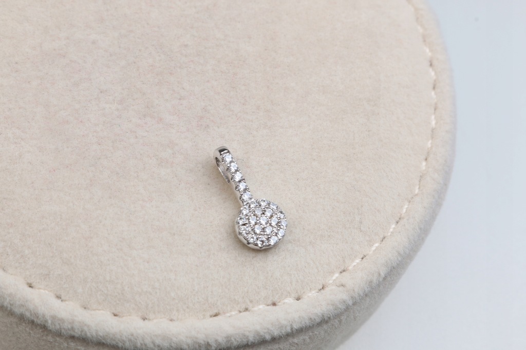 SUBTELNE CYRKONIE srebrna zawieszka ODŚWIEŻONA 0,52 g 7.313