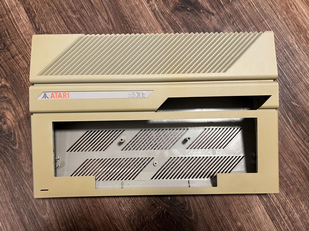 Obudowa Atari 65 XE