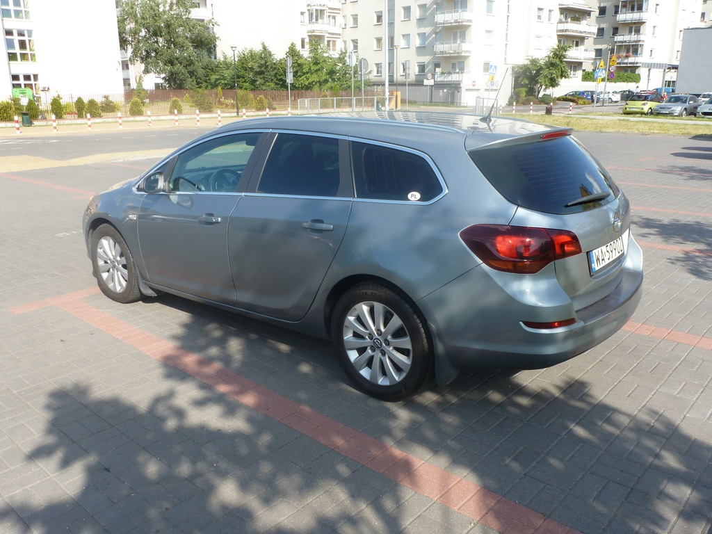 Купить OPEL ASTRA J Sports Tourer 1.7 CDTI (35) 110 KM: отзывы, фото, характеристики в интерне-магазине Aredi.ru