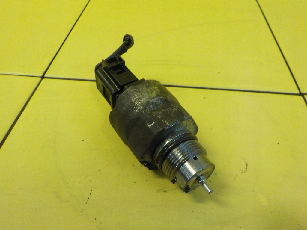 CADDY III GOLF LEON A1 A3 1.6 TDI 12r 100KM CAY zawor paliwa 5WS40730AT