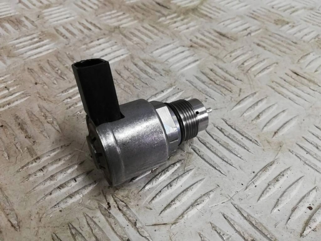PASSAT B8 2,0 TDI REGULATOR CIŚNIENIA PALIWA