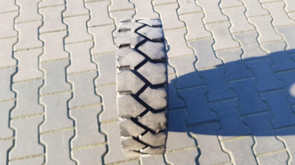 Opona pełna 6.50-10 650x10 Solideal STD superelastyczna do wózków widłowych